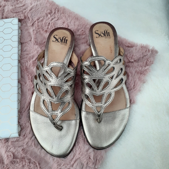 Sofft Shoes | Sofft Comfort Leather Metallic Flip Flops Sandals | Poshmark